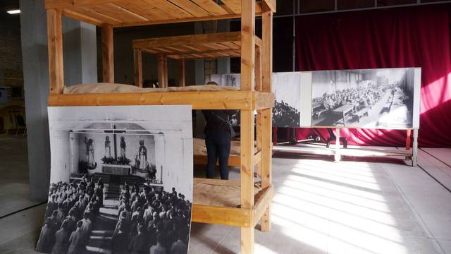 Visite d'un camp de prisonniers (Séminaire des Barbelés)